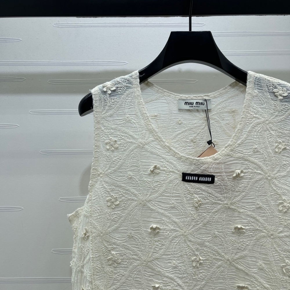 MiuMiu Crochet Crew Neck Vest - Picture 4 of 8